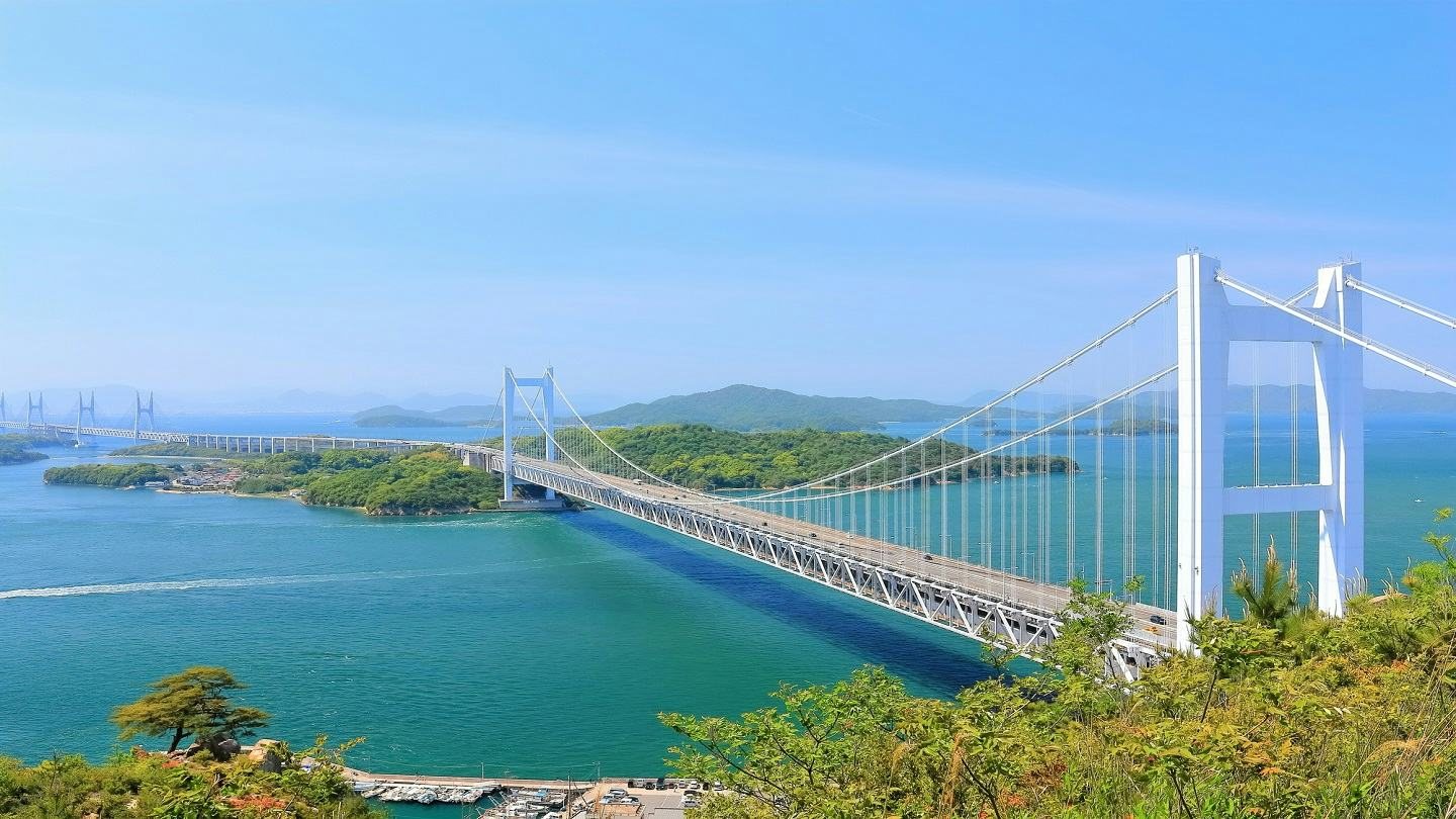 鷲羽山から望む瀬戸大橋と瀬戸内の島々
