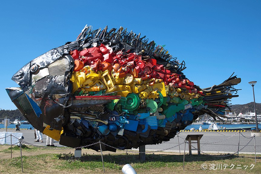 漂流物や不用品でつくられた魚の作品「宇野のチヌ」